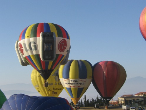 www.mongolfiere.it ORGANIZZAZIONE RADUNI AEROSTATICI SU TUTTO IL TERRITORIO ITALIANO